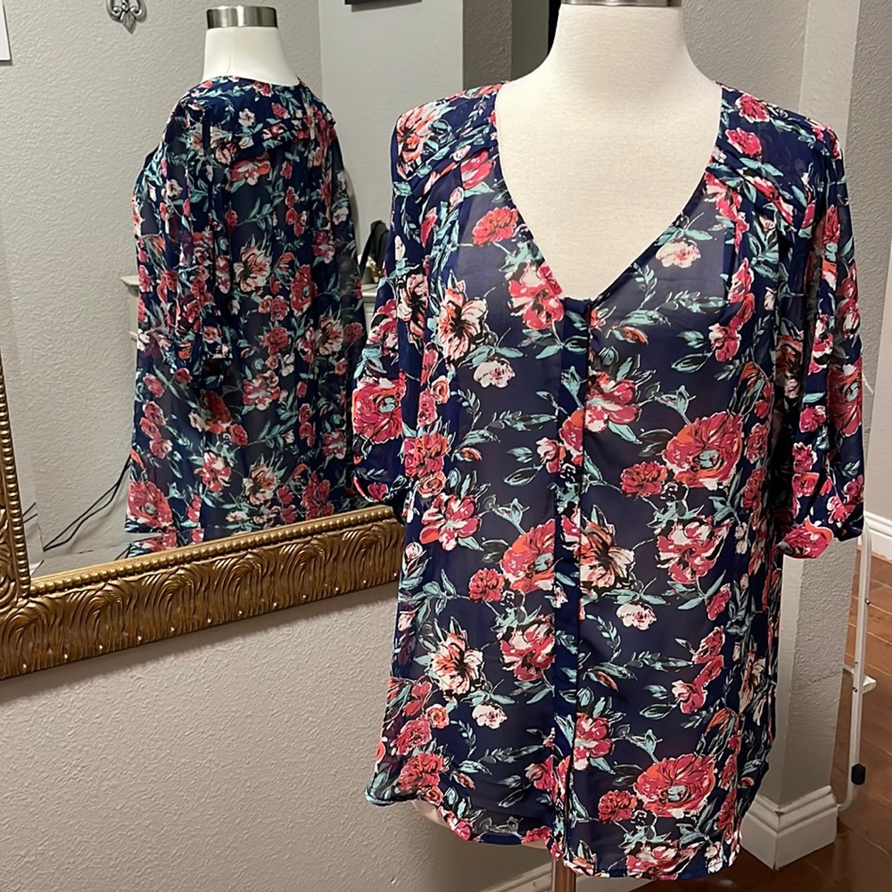 Skies Are Blue Navy Floral V-Neck Blouse